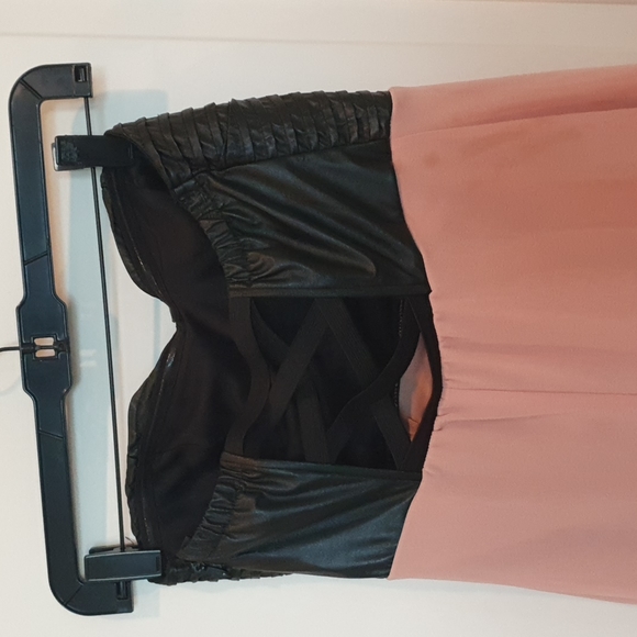 Black and pink strapless dress with asymmetrical bottom - Picture 3 of 4